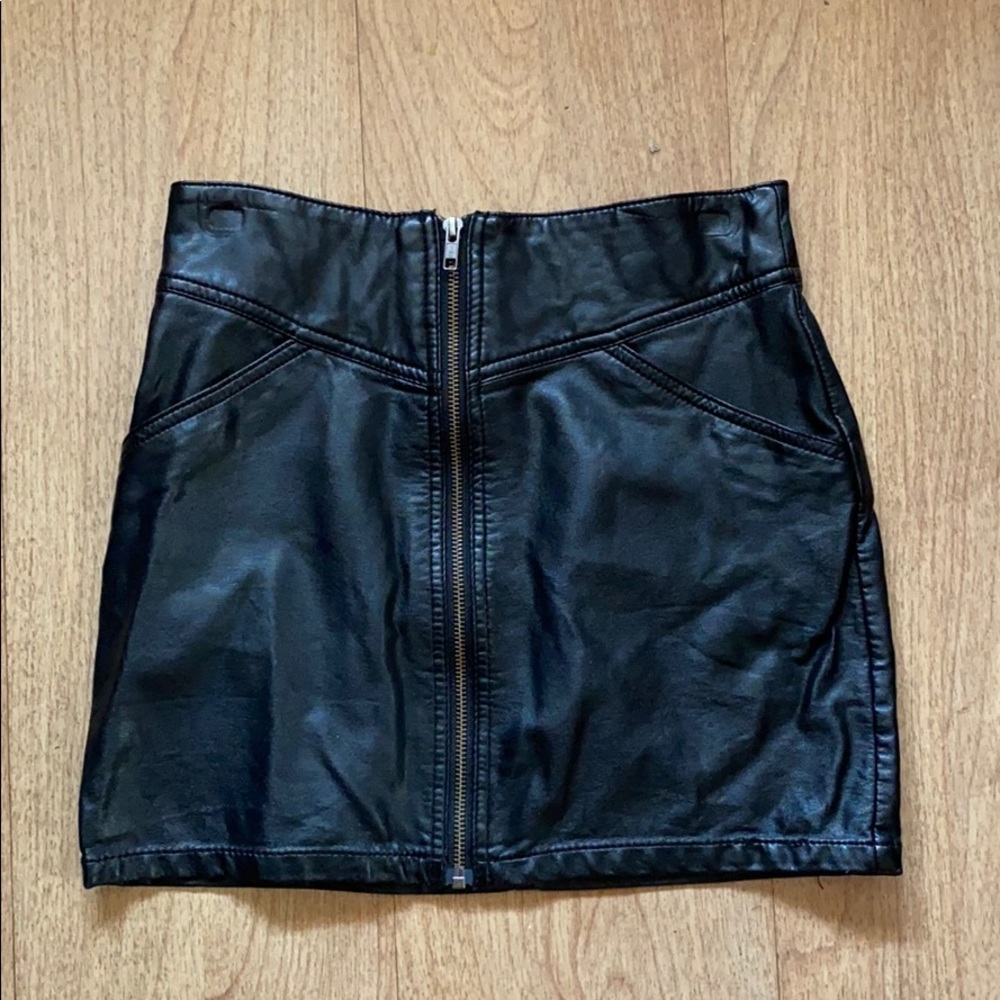 H&M leather zip up mini skirt